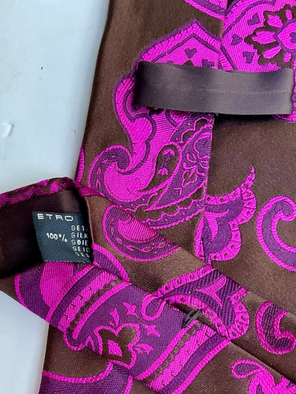 ETRO Milano gorgeous brown with fucsia paisley all silk tie made in Italy 🇮🇹